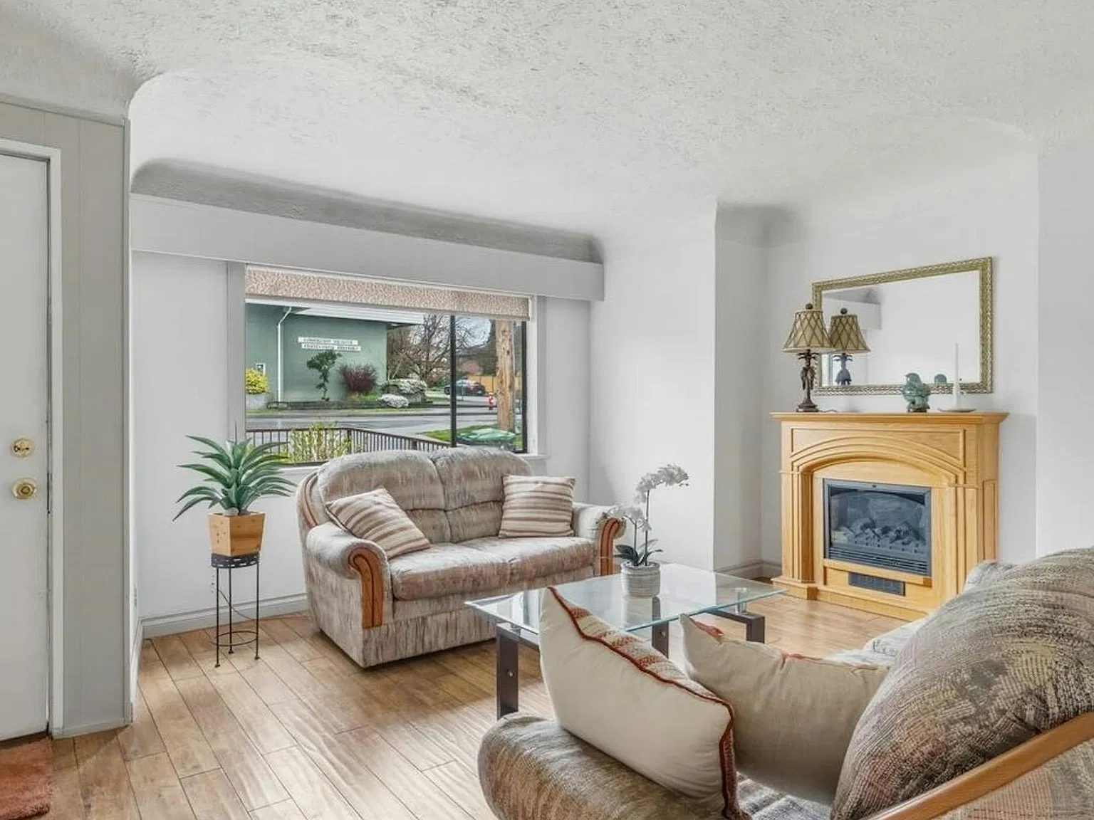 3 bed, 1456 sqft, $3,400 — Photo 3