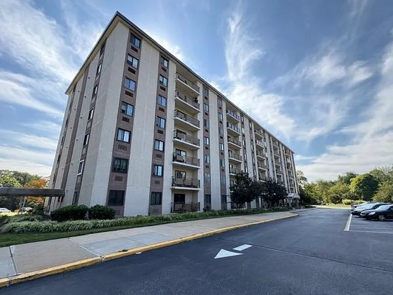 27101 Valley Run Dr #101 — Photo 2