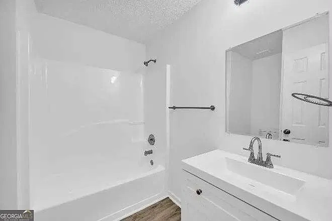 3 bed, 1192 sqft, $1,250 — Photo 2