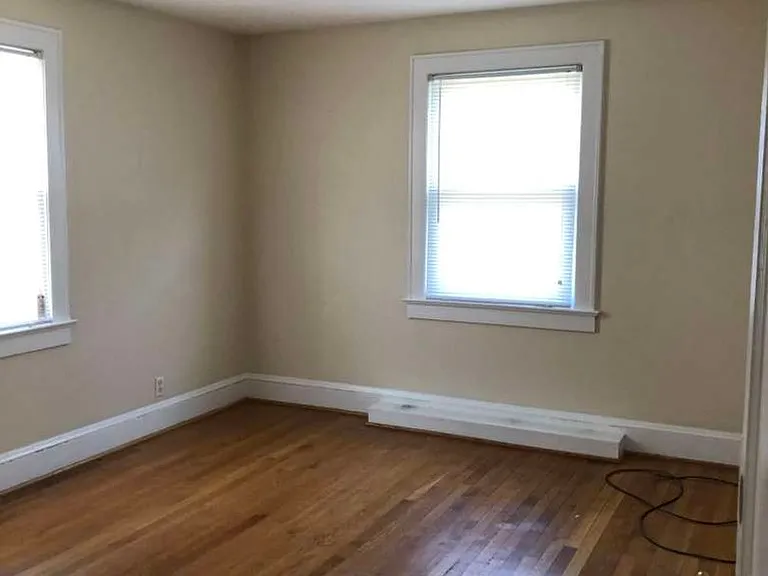 1601 Longwood Dr — Photo 9