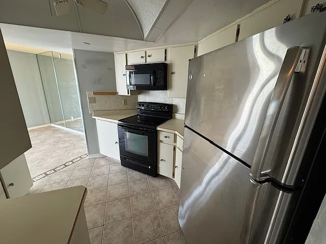 1 Oceans West Blvd #19B2 — Photo 28