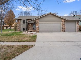 925 S Jay Cir, Sioux Falls, SD 57103