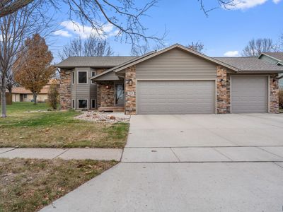 925 S Jay Cir, Sioux Falls, SD, 57103