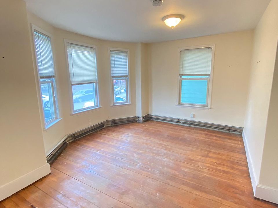 2nd image of 140 Gore St