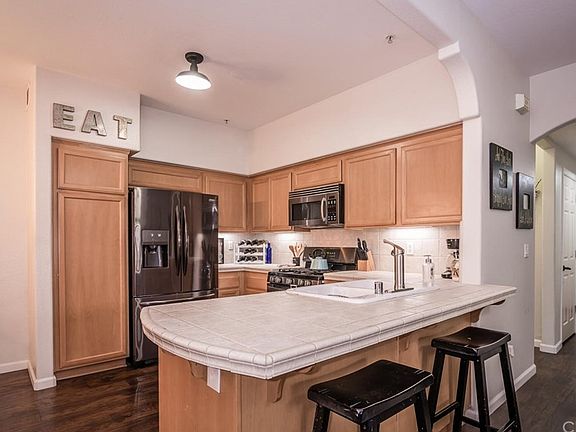 5th image of 610 Sunrise Dr Unit 2
