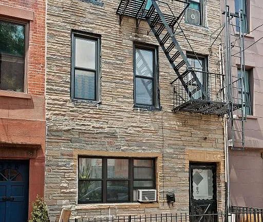 3rd image of 366 Columbia St #1