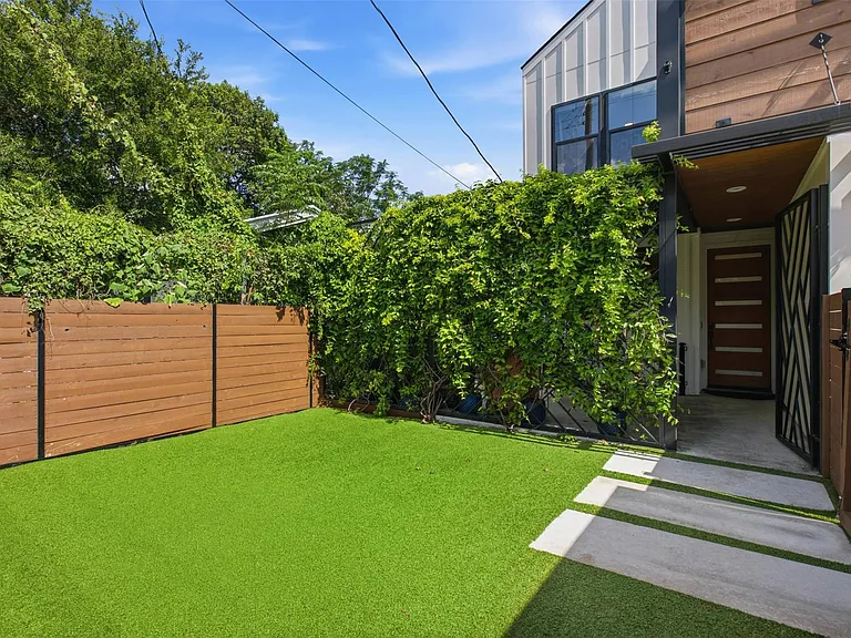 2711 Crest Ave #A — Photo 2