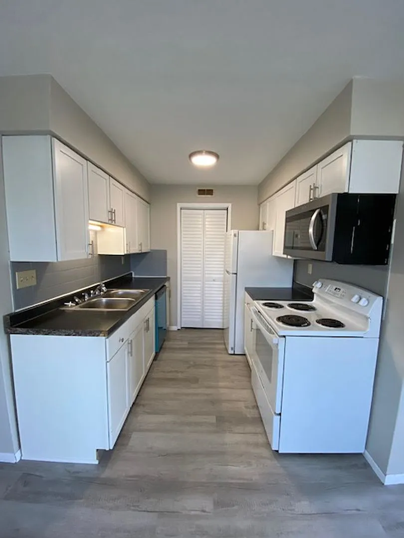 11 Kensington Heights — Photo 4