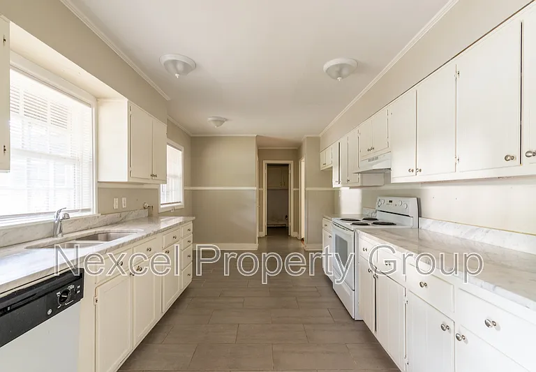 376 N Graham St — Photo 5