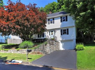 132 Red Robin Rd, Naugatuck, CT 06770