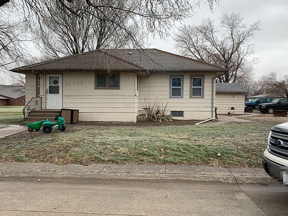 3rd image of 221 Jackson St