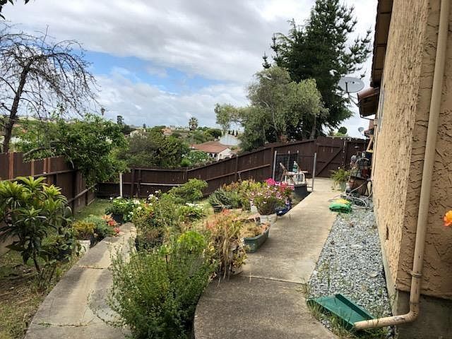 2nd image of 6 Honeysuckle Dr