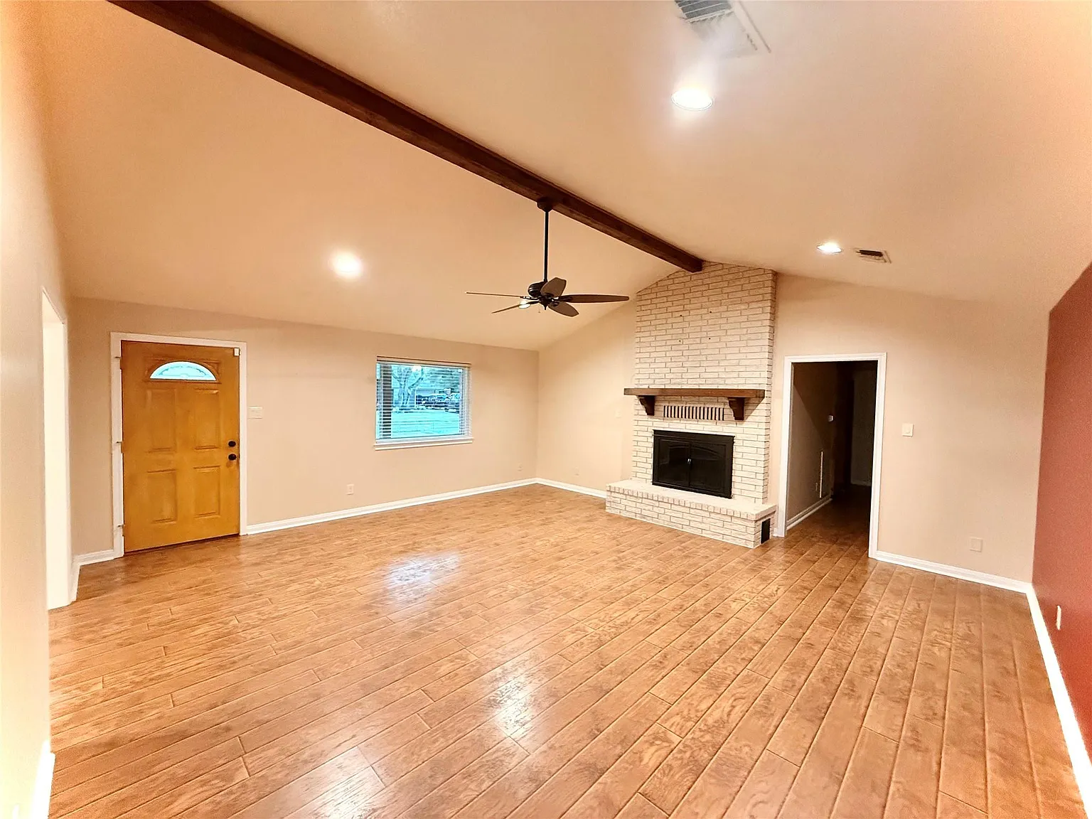 3 bed, 2.0 bath, 2095 sqft, $2,300 — Photo 3