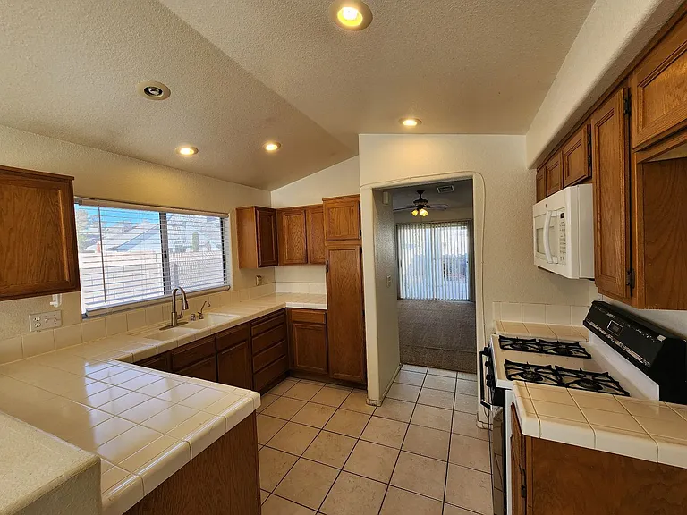 1720 Navarre Ln — Photo 13