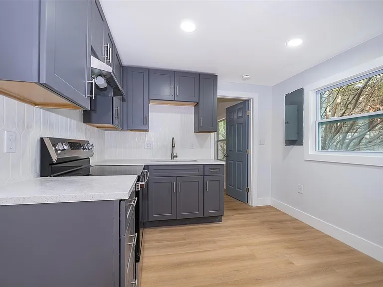 613 Citrus St — Photo 13