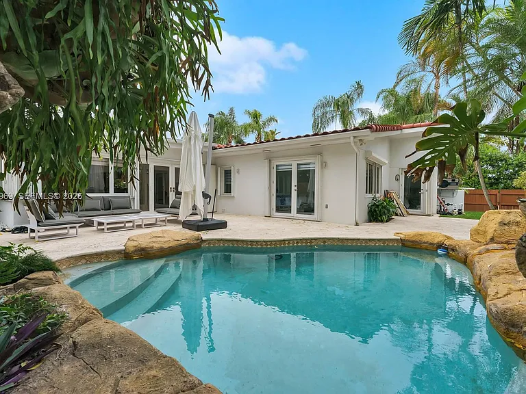200 N Hibiscus Dr — Photo 36