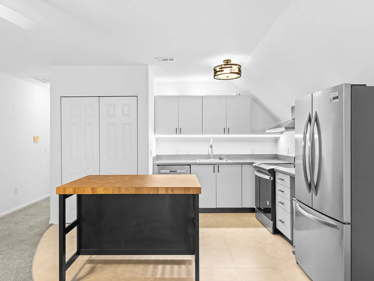 2 bed, 1500 sqft, $1,950 — Photo 4