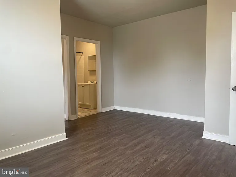 412 E Walnut Ln #3 — Photo 9