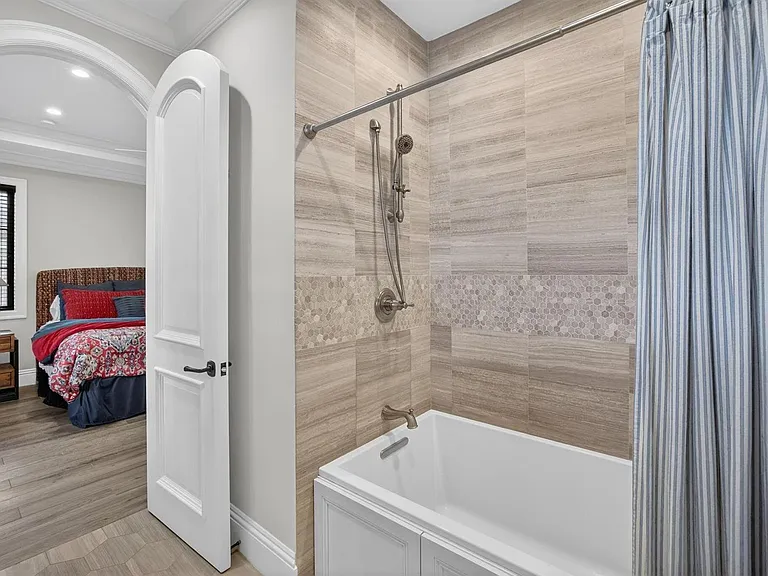 2425 Delmar Pl — Photo 40
