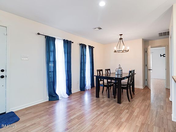 5th image of 311 Leonie St