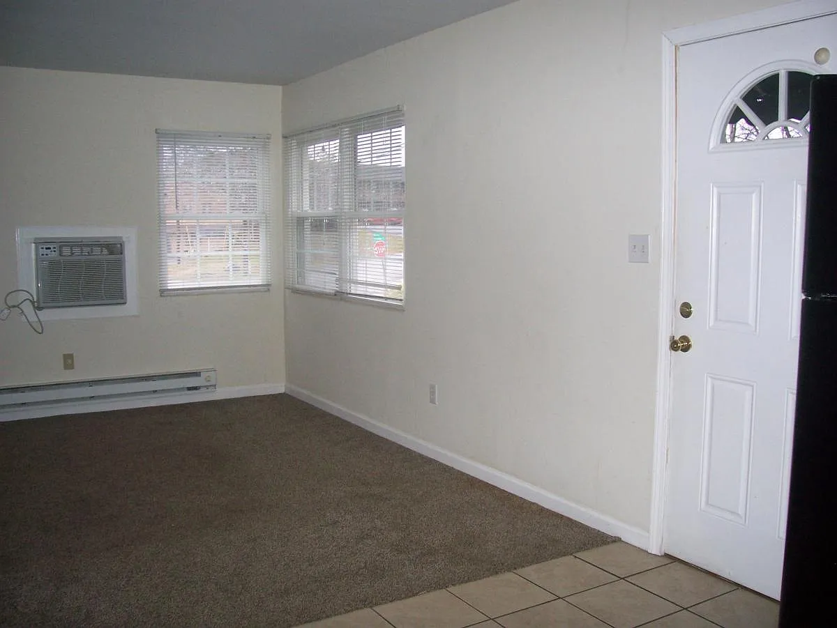 2 bed, 750 sqft, $950 — Photo 3