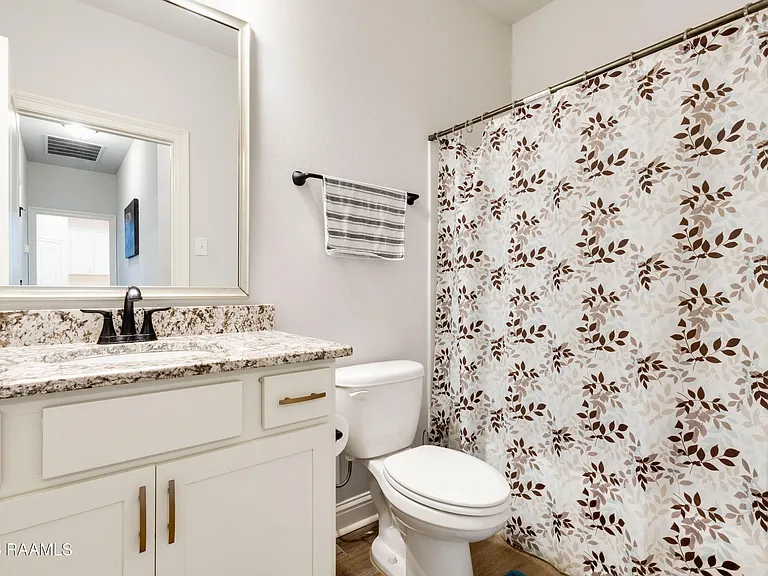 107 Interpreter St — Photo 13