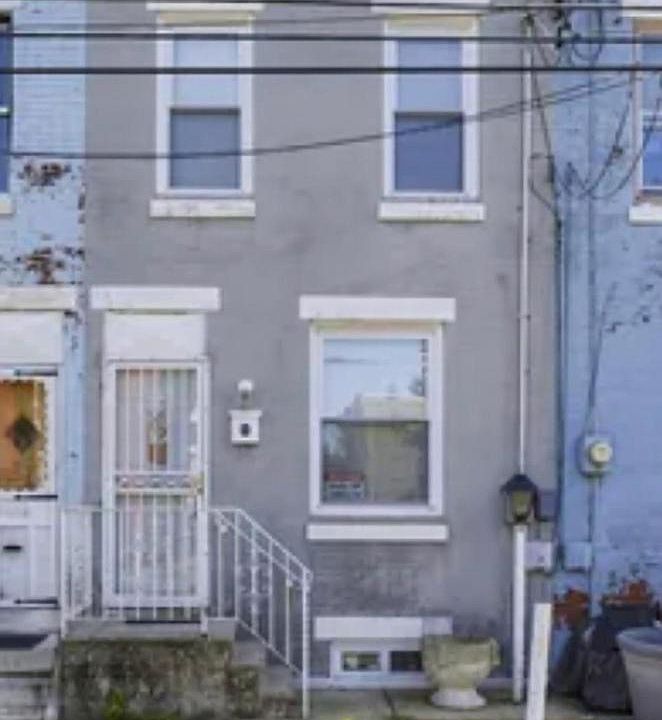 1st image of 2755 Helen St