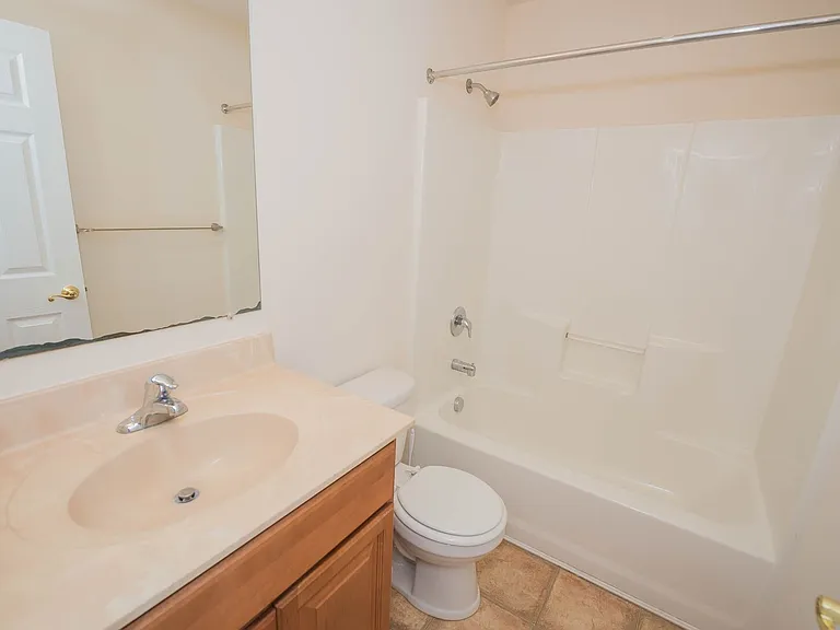 403 Parkview Ct — Photo 56