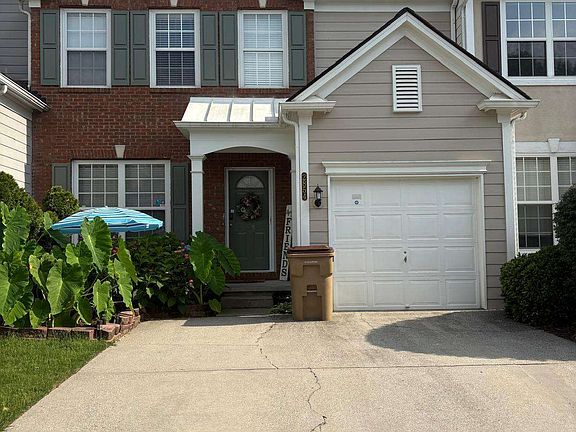 2nd image of 2854 Commonwealth Cir