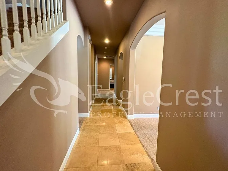 44 Vinehill Dr — Photo 31
