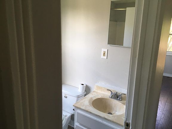 5th image of 3928 Linden Ave
