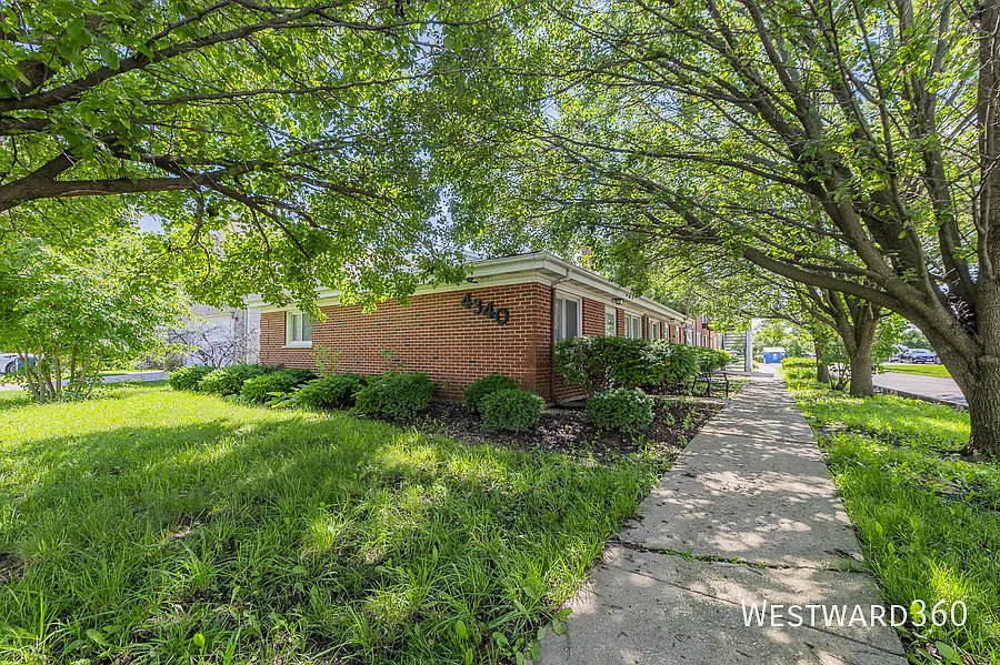 Downers Grove 2 Beds and 1 Bath — Photo 2