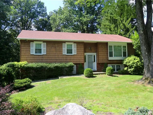 3285 Barkley Lane, Yorktown Heights, NY 10598