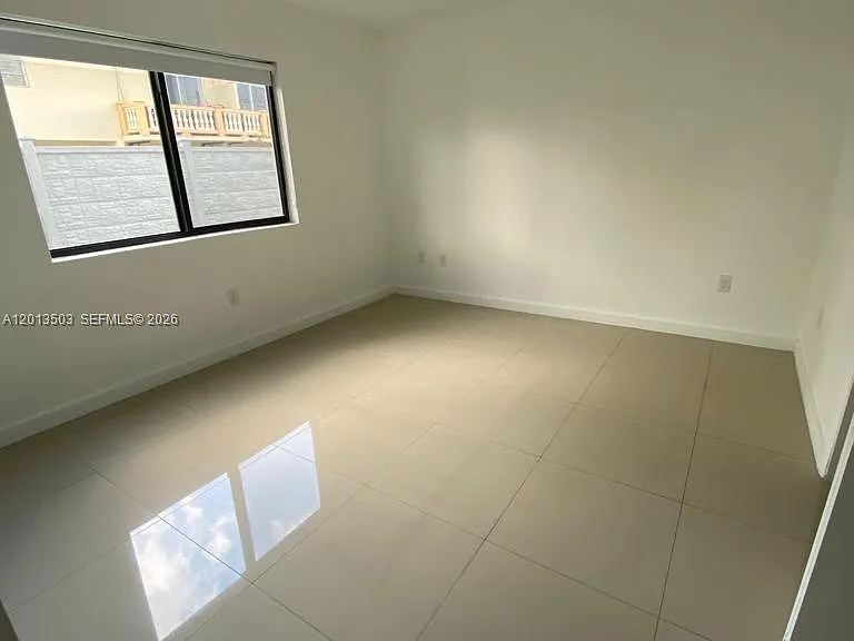 423 E 27th St #102 — Photo 11