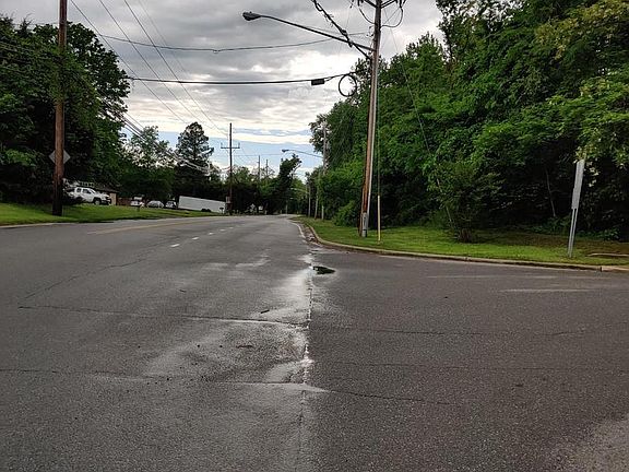 2nd image of 1410 Farmington Rd E