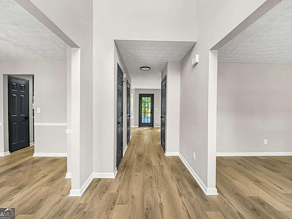 4th image of 5607 Mayfair Crossing Dr
