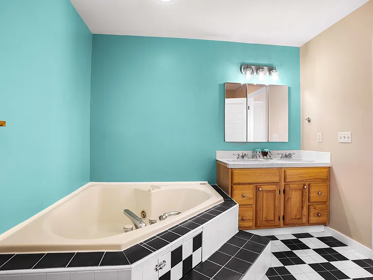 4734 Oak Rd — Photo 5