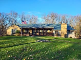 12399 White Lake Rd, Fenton, MI 48430