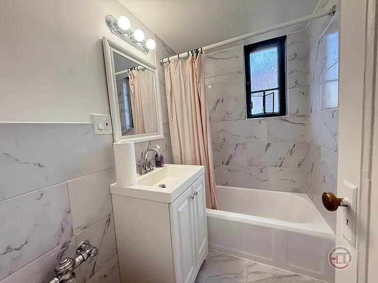 1530 Metropolitan Ave #6D — Photo 2