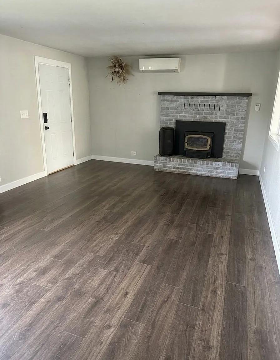 3 bed, 1330 sqft, $3,400 — Photo 1