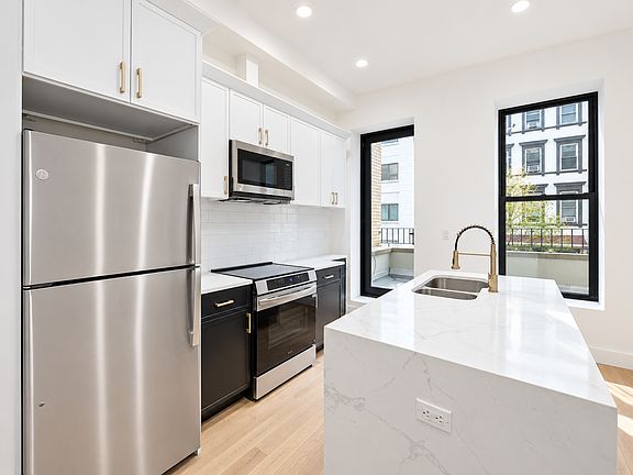 3rd image of 47 W 55th St APT 5