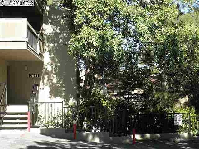 1st image of 2051 Ascot Dr Unit 105