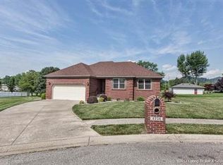 4236 Royal Oak Dr, New Albany, IN 47150