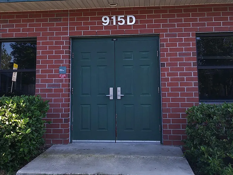 1004 Avenue E #1 — Photo 14