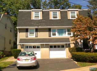 77 Lakeshore Dr, Prospect Park, NJ
