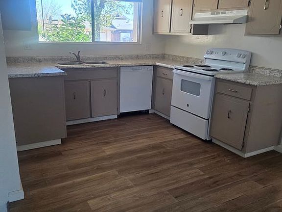 3rd image of 1744 Del Rey St