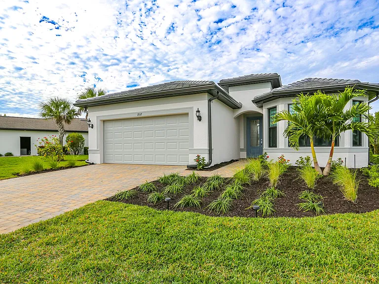 1937 Yellowfin Cir — Photo 2