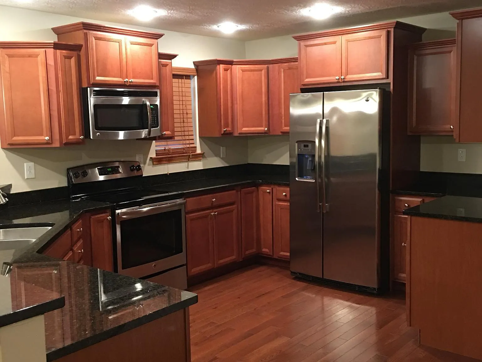3 bed, 1600 sqft, $1,845 — Photo 3