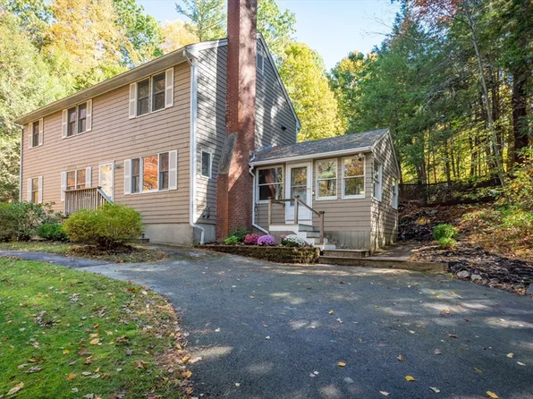 92 Pleasant St, Wenham, MA 01984