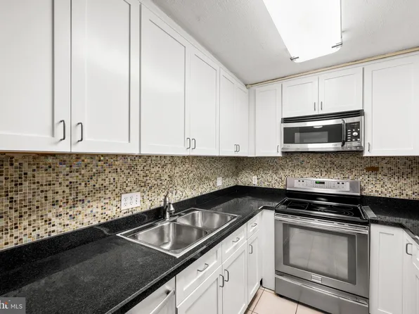 1420 Locust St APT 32E, Philadelphia, PA 19102